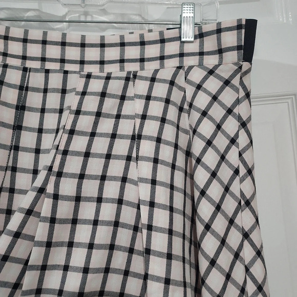Torrid Ivory Gingham Mini Twill Pleated Skater Skirt in Size 1 (14/16) - Picture 5 of 12